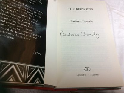 Bee's Kiss, The - Image 2