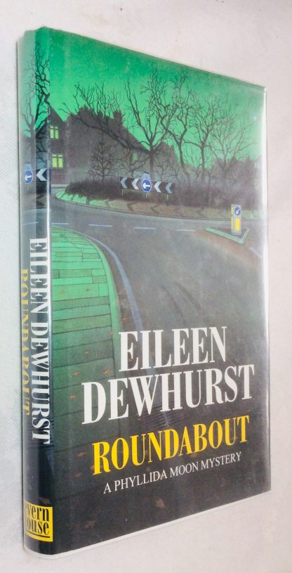 Roundabout: A Phyllida Moon Mystery