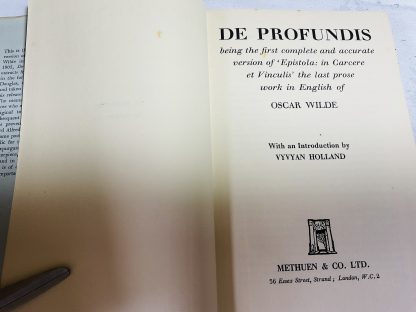 De Profundis: being the first complete and accurate version of 'Epistola: in Carcere et Vinculis' the last prose work in English of Oscar Wilde; with an introduction by Vyvyan Holland - Image 2