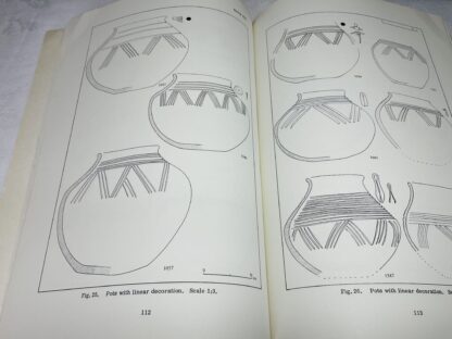 Norfolk, Spong Hill - Part 1 - Catalogue of Cremations Nos. 20-64 and 1000-1690. - Image 2
