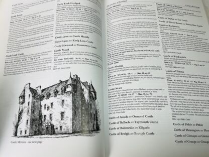 The Castles of Scotland: A Comprehensive Reference and Gazetteer to More Than 2700 Castles and Fortified Sites - Image 3